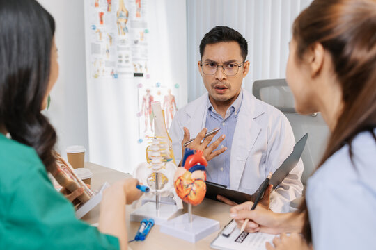 Group of doctors and nurses consulting about a complex patient case in hospital office. Team analyzing medical data and discussing diagnostic plans for accurate and efficient treatment. - Powered by Adobe