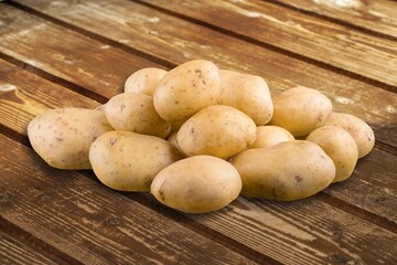 White dirty fresh ripe potatoes on desk