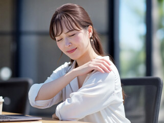肩こり・寝違え・肩が痛い女性 Generative AI