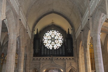 Obraz premium Eglise Saint Léonard, de style gothique flamboyant et néogothique, ville de Fougères, département d'Ille et Vilaine, Bretagne, France
