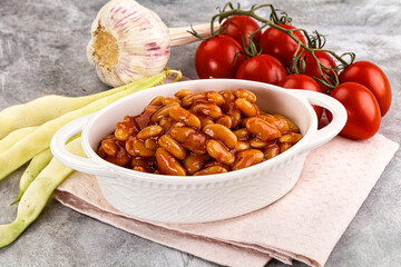 White baked bean in tomato sauce