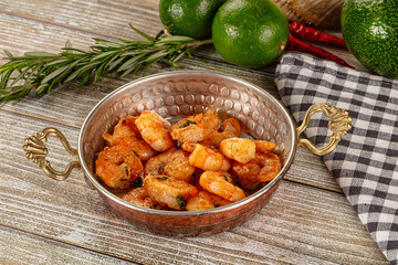 Roasted shrimps in the bowl