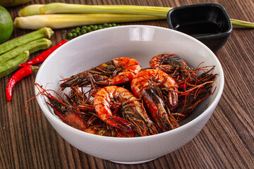 Roasted tiger prawns with garlic