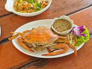 Fresh steamed blue swimming crab and vegetable salad