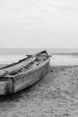 Obraz premium Motor boat moored at the sea shore. Traditional fishing boats and the beach landscape.