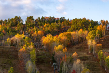 Fototapeta premium A ski montain in the fall colors