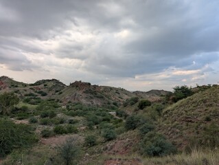 Fototapeta premium Dramtic Hills: Rugged Landscape Under a Cloudy Sky