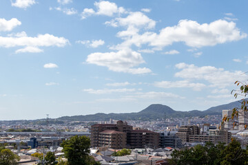 兵庫県・宝塚から眺める甲山と周辺の街並み