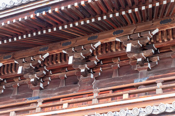 伝統的な木造建築の軒を支える組物