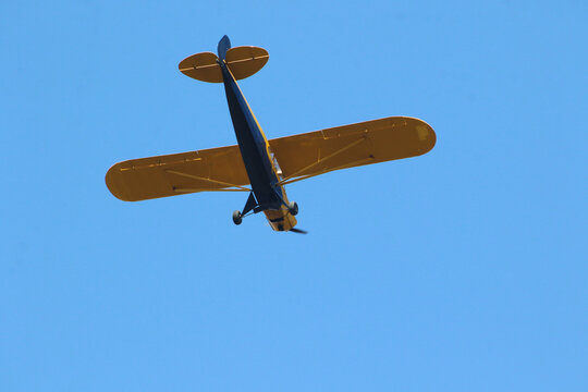 small private plane doing tricks in the sky