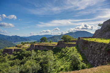 雲海の城 竹田城 山頂の美しい石垣の連なり