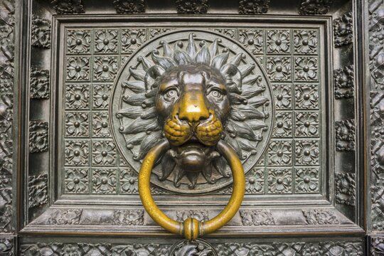 Lion's head, door knocker at the entrance portal, west fa&ccedil;ade, Cologne Cathedral, Cologne, North Rhine-Westphalia, Germany
