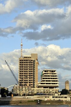 The Lufthansa high-rise (headquarters of the German airline until 2007) on the banks of the Rhine in Deutz becomes MaxCologne, renovation until 2012, Cologne, North Rhine-Westphalia, Germany