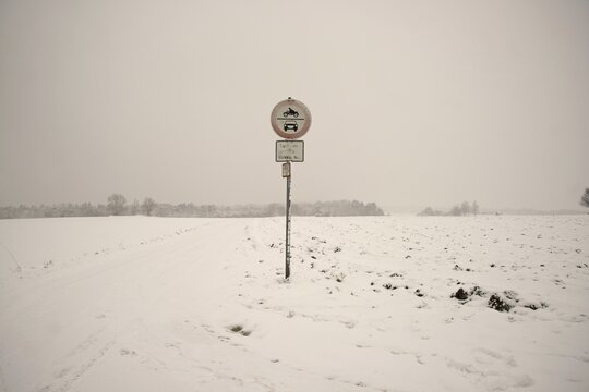 Sign, field path, Swabian Alb, Baden-W&uuml;rttemberg, Germany