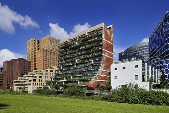 Residential building The George, architects dok, behind Symphony torens, Zuidas financial district, Amsterdam, North Holland, Netherlands