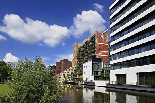 Residential building The George, architects dok, Zuidas financial district, Amsterdam