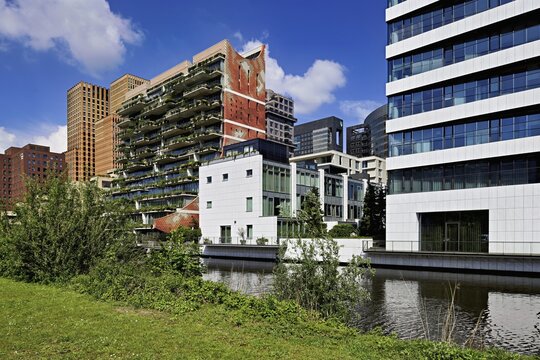 Residential building The George, architects dok, Zuidas financial district, Amsterdam
