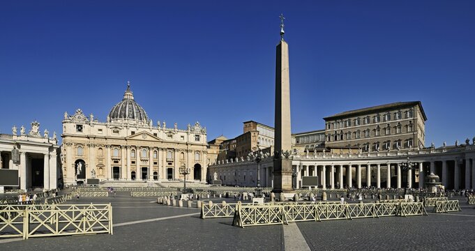 St Peter's Cathedral, St Peter's Basilica, obelisk, Vatican palaces, St Peter's Square, Vatican, Rome, Lazio, Italy