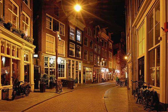 Zeedijk popular street with many restaurants, historic city centre, near red light district, Amsterdam, North Holland, Netherlands