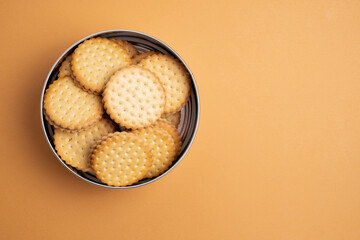 Cookies in a metal box on a light background. Homemade cookies in eco-friendly packaging. Composition for branding, delivery, or catering concepts. Sweet snack.