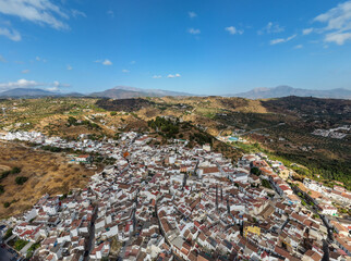 vista aérea del municipio de Monda en la provincia de Málaga, Andalucía