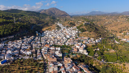 vista aérea del municipio de Monda en la provincia de Málaga, Andalucía