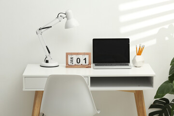 Fototapeta premium Desktop calendar on a modern desktop. Schedule and time planning in office and business.