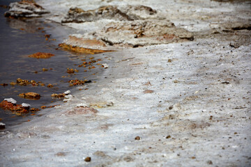 sól na brzegu słonego jeziora, Torrevieja, Hiszpania, Salt Lake in Torrevieja, lagoons for salt extraction in alicante, the pink lake of torrevieja, Costa Blanca, province of Alicante, Spain
