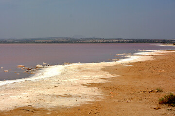 różowe jezioro, słone jezioro, Torrevieja, Hiszpania, Salt Lake in Torrevieja, lagoons for salt extraction in Alicante, pink lake of torrevieja, Costa Blanca, province of Alicante, Spain, Laguna Rosa