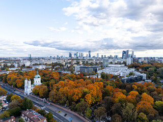 Warszawa, panorama miasta widoczna z okolicy Starych Powązek, jesień © hunter76