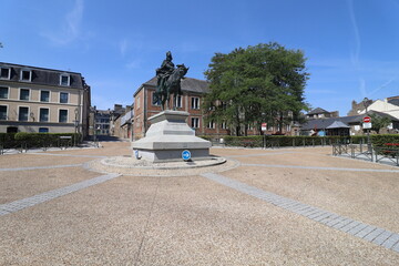 Statue équestre représentant le Général Lariboisière, au centre de la place du général Lariboisière, ville de Fougères, département d'Ille et Vilaine, Bretagne, France