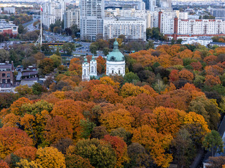 Warszawa, panorama miasta widoczna z okolicy Starych Powązek, jesień © hunter76