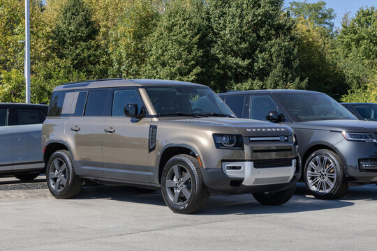 Land Rover Defender 110 S 4x4 display. Land Rover offers the Defender with a 2.0L Turbocharged 4-Cylinder engine. MY:2025