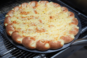 Pizza - Massa - Forno - Comida - Mesa