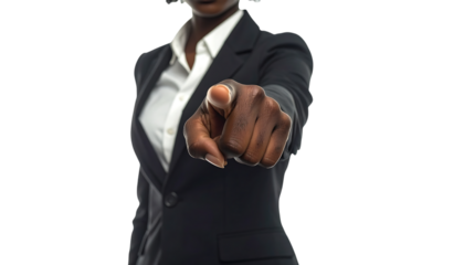 新しい発想を示す女性の手のポーズ ｜背景なし・透過PNG・コピースペース