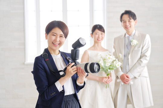 ブライダルフォトグラファー　ポートレート　カメラ目線
