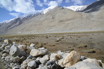 Changla Pass, one of the highest motorable roads in the world, at 5,275 meters above sea level, travels between Leh Ladakh and Pangong Lake. Located at Leh in India.