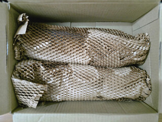 Eco-Friendly Packaging with Honeycomb Kraft Paper Inside Cardboard Box