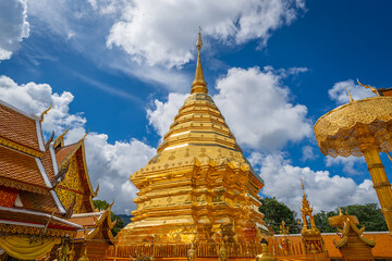The golden stupa of Wat Phra That Doi Suthep shines under the clear blue sky, a sacred symbol of Chiang Mai’s timeless beauty.