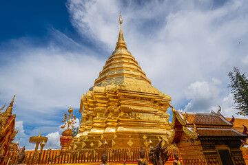 The golden stupa of Wat Phra That Doi Suthep shines under the clear blue sky, a sacred symbol of Chiang Mai’s timeless beauty.