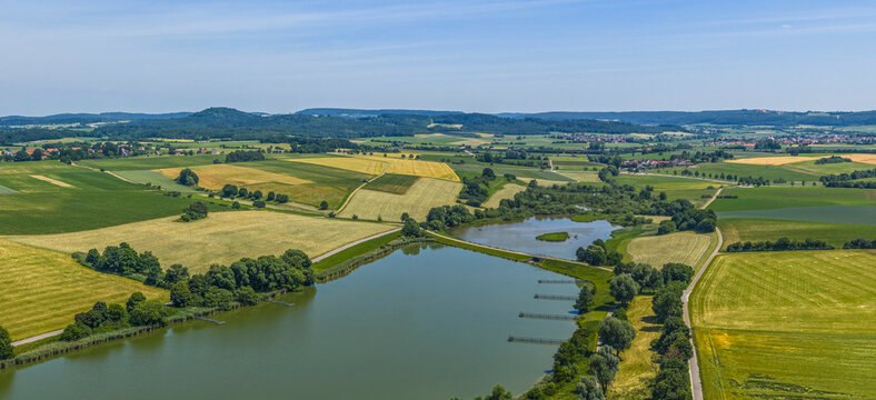 Blick zum Bucher Stausee, einem Hochwasserr&uuml;ckhaltebecken der Oberen Jagst im Ostalbkreis