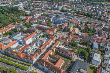 Fototapeta premium Die Innenstadt von Ansbach an der fränkischen Rezat von oben, Blick zum Karlsplatz