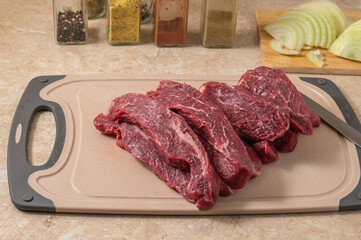 Pieces of tender beef for cooking.