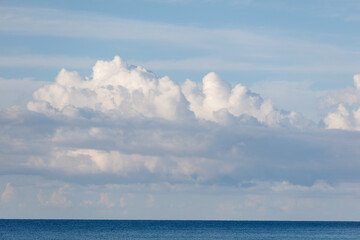 Fototapeta premium A cloudless sky with a blue sky and a large cloud