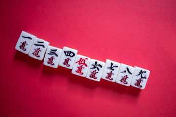 Fototapeta na wymiar 赤背景にマージャン牌