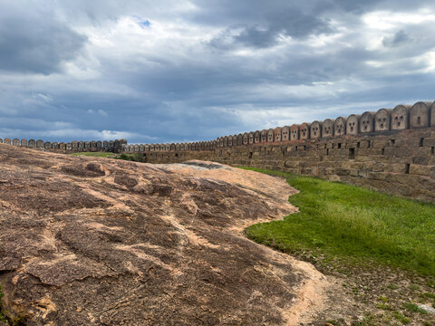 Vast complex of Thirumayam Fort, a 17th-century hilltop fortress in Tamil Nadu, built by Vijaya Raghunatha Sethupathy with massive walls and historic rock-cut temples.