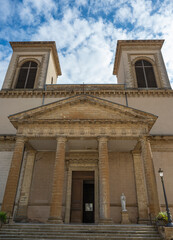 Naklejka premium The interior of Sainte-Marie-Madeleine church features stunning architecture with intricate details, high ceilings, and decorative stained glass. The space is inviting and majestic.