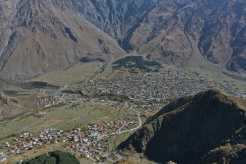Stepanzminda in Georgien von oben – Luftbildaufnahmen