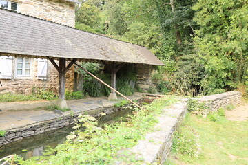 Ancien lavoir, village de Rochefort en Terre, département du Morbihan, Bretagne, France