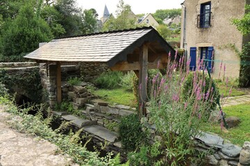 Ancien lavoir, village de Rochefort en Terre, département du Morbihan, Bretagne, France